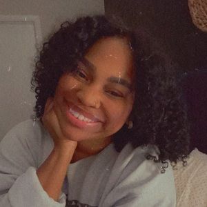 Meet your Posher, Crystal ✌🏽